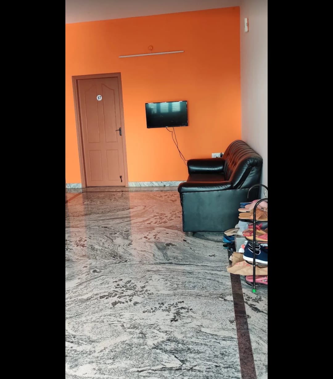 Common lounge with TV and seating
